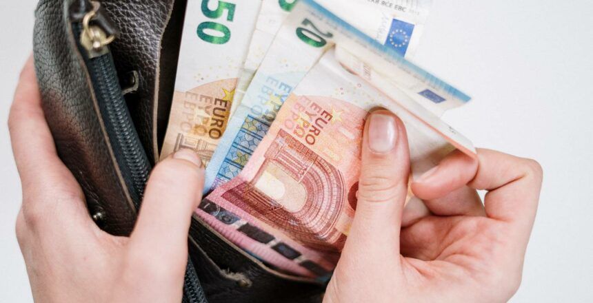 Neapibrėžtumo laikais – paprasti sprendimai: kur lietuviai praranda pinigus ir kaip to išvengti?