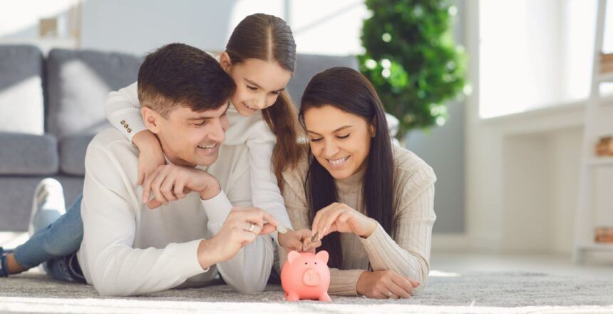 Apie pinigus – be tabu: 7 finansinės pamokos, kurias 18-mečiai dažniausiai supranta per vėlai