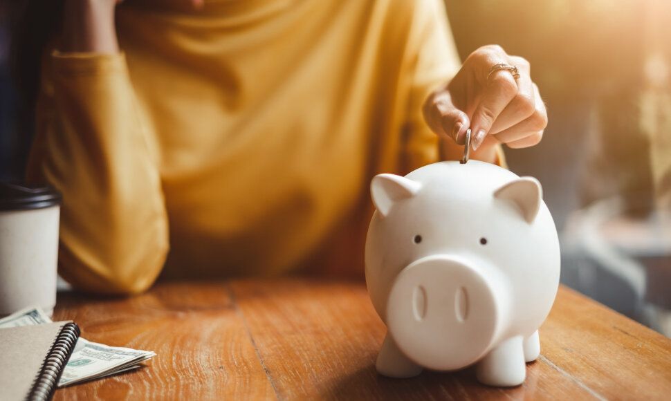 20 ar 100 eurų per mėnesį vaiko ateičiai: kiek galima sukaupti iki jo pilnametystės?